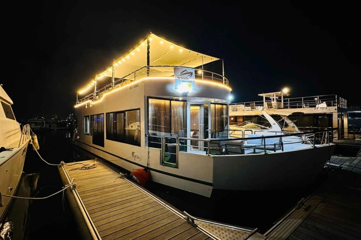 HOUSE BOAT – Birthday Yacht Abu Dhabi HOUSE BOAT – Birthday Yacht Abu Dhabi