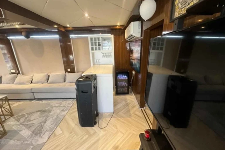 House Boat Luxury M1 – Yacht Charter – photo 8