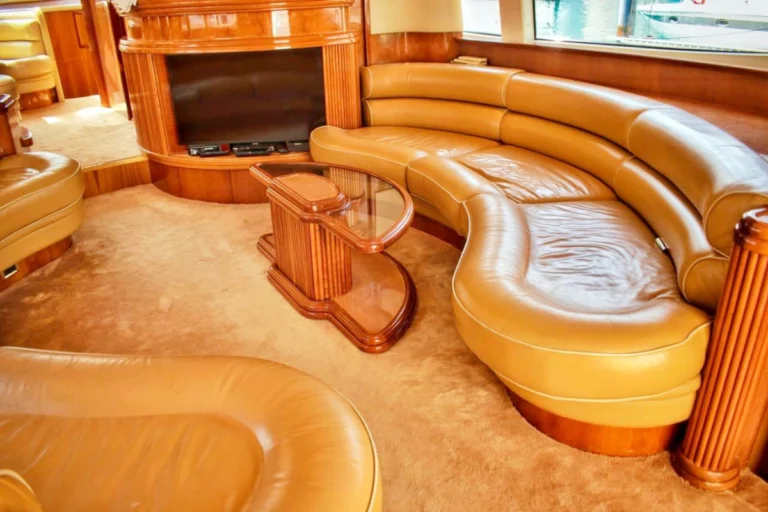 82 Ft Paradise with Jacuzzi (Birthday Yacht) – photo 2