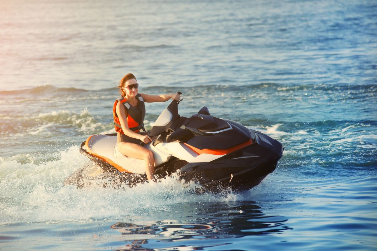Jet ski Abu Dhabi speed and freedom session for couples and friends