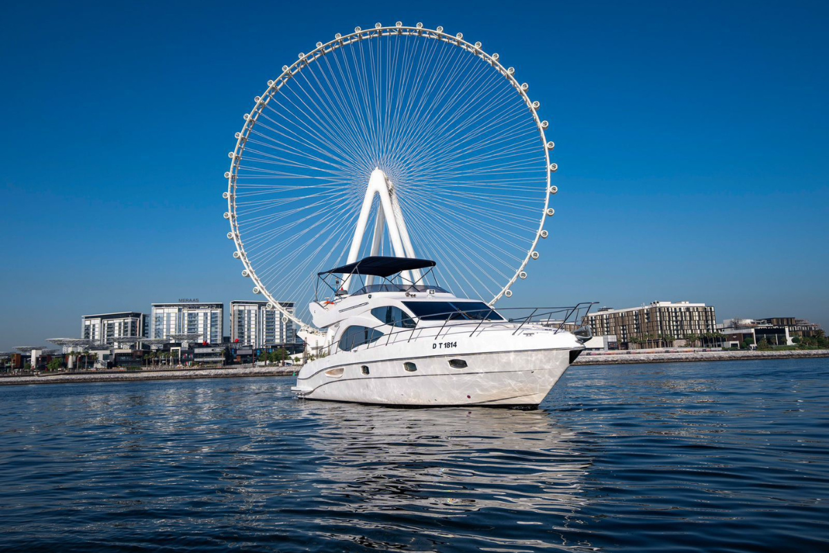 7-5.webp 48 ft Majesty yacht cruising in Dubai Marina