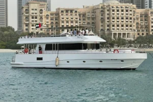 95 ft apolo yacht dubai marina luxury charter