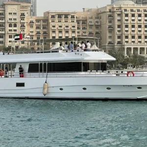 95 ft apolo yacht dubai marina luxury charter