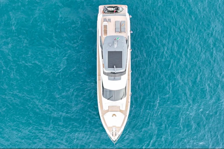 Ferretti 780 Luxury Yacht Rental Dubai – photo 3