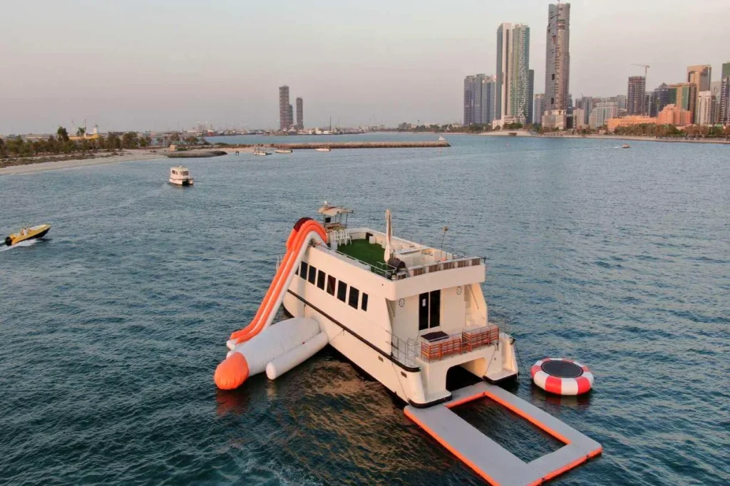 Butinah Boat – overnight stay in Abu Dhabi (3)