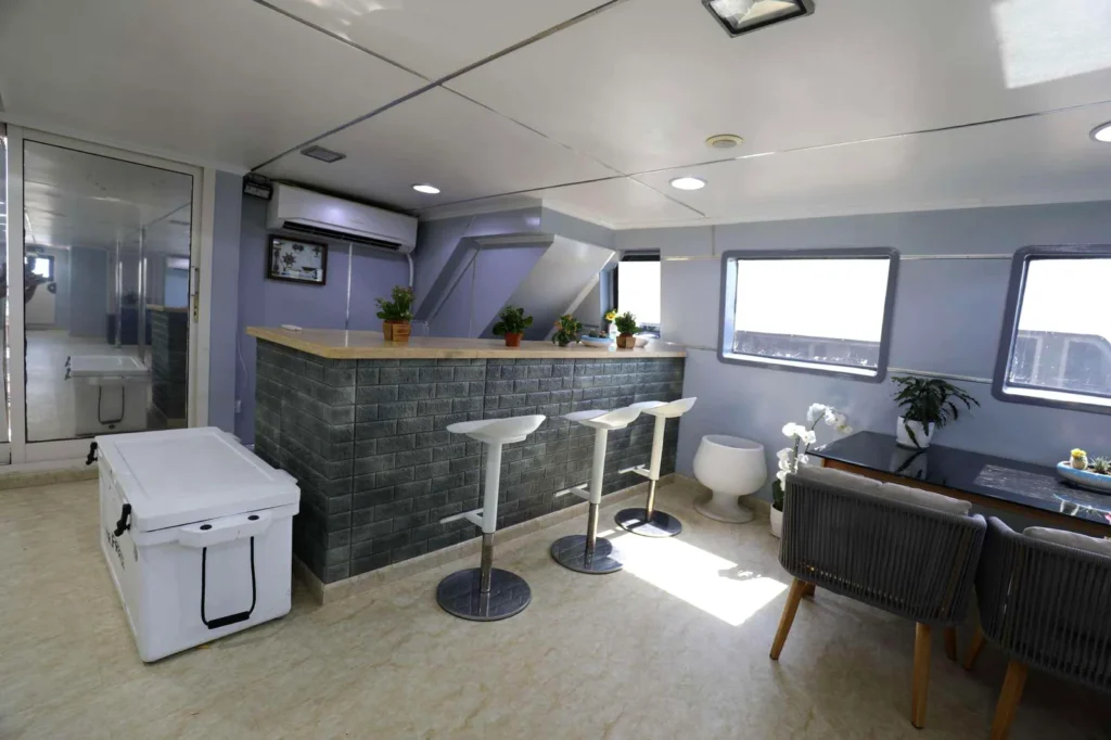 Butinah Boat – overnight stay in Abu Dhabi (7)