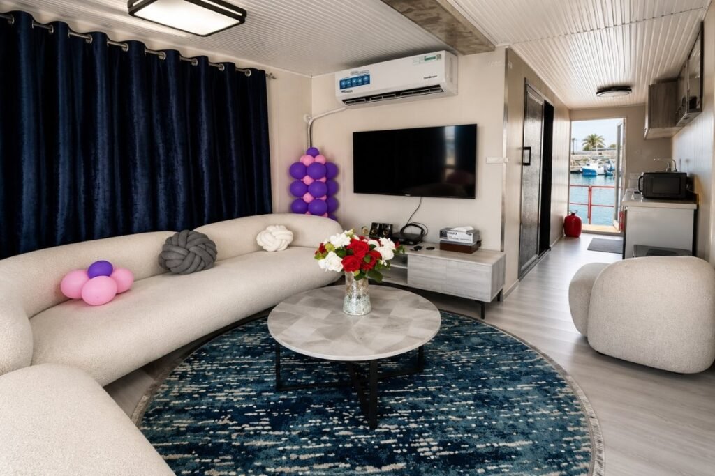 Marina Villa Houseboat Abu Dhabi — 2
