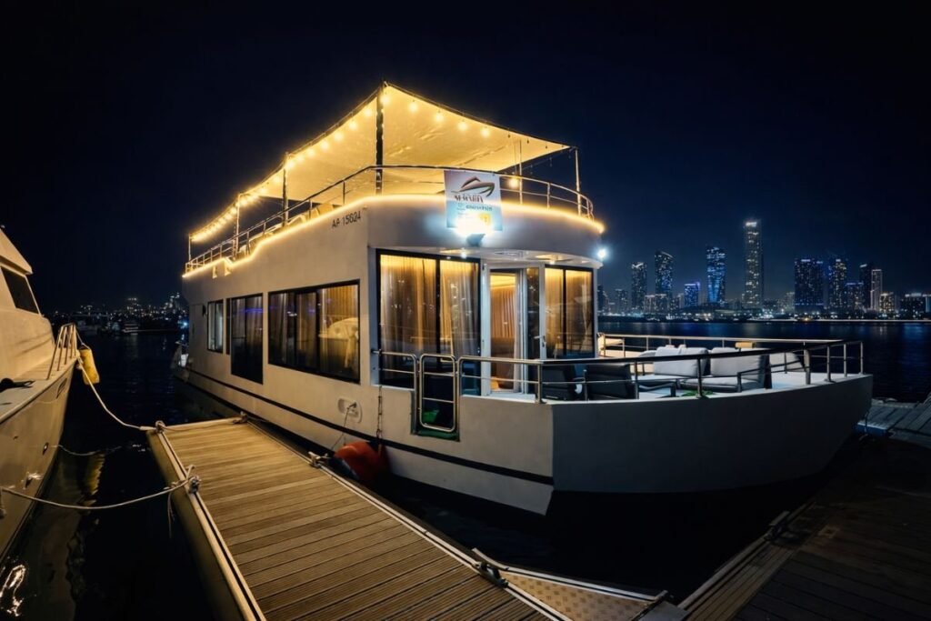 House Boat Luxury M2 – overnight stay in Abu Dhabi