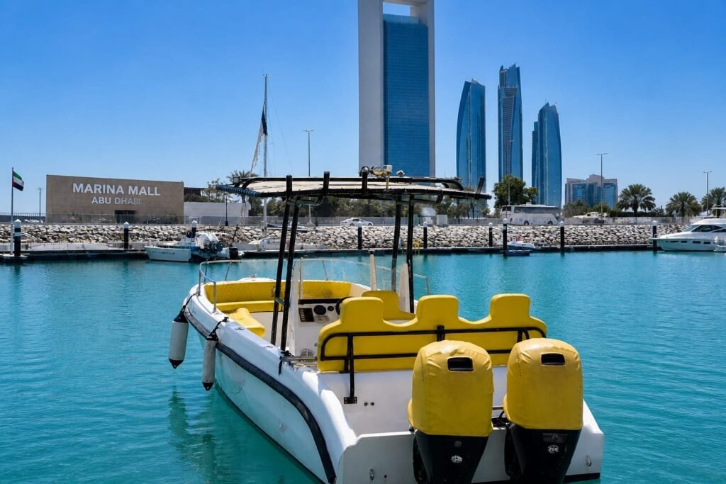 Yellow Fin Fishing Boat Abu Dhabi — 1